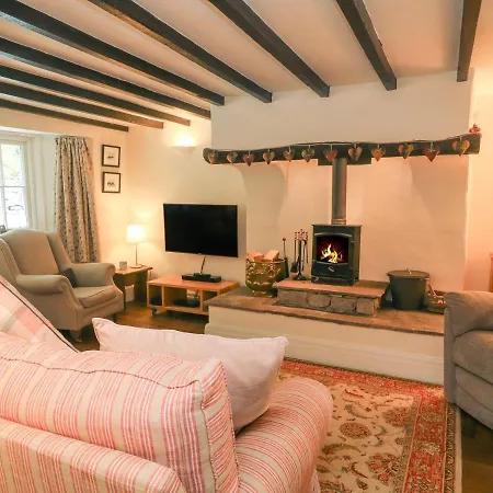 2-bed Sleeps 4 Pet Ok & Parking