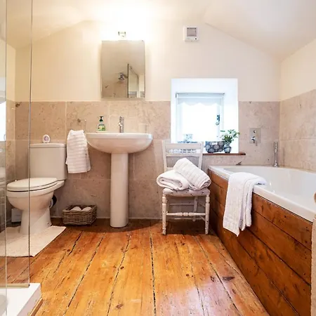 2-bed Sleeps 4 Pet Ok & Parking Casa vacanze *