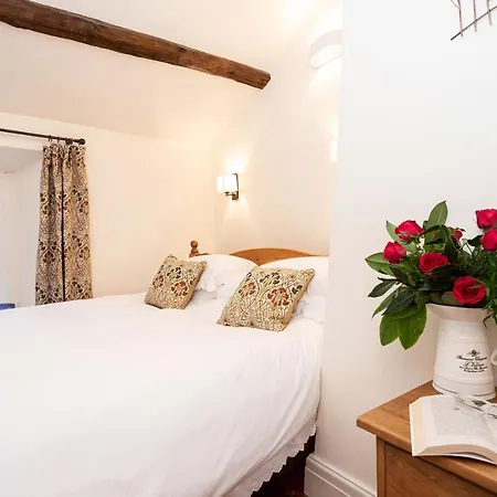 2-bed Sleeps 4 Pet Ok & Parking Nyaraló