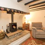 Holiday home 2-bed Sleeps 4 Pet Ok & Parking *